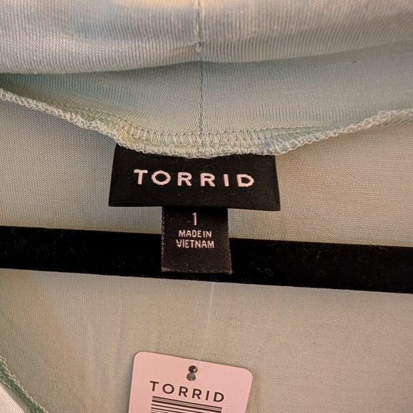 NWT! Torrid Light Blue Cowl Neck Top Size 1 - Picture 4 of 7